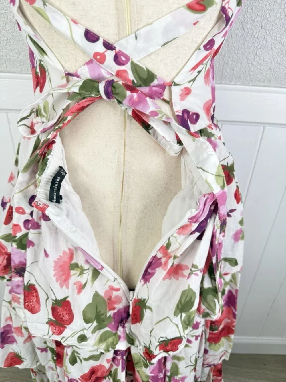 Abercrombie & Fitch Strawberry Floral Maxi Dress Large Tall Tie Back Romantic